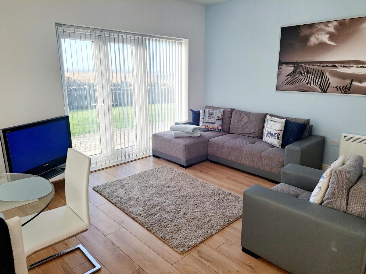 לאנלי Coastal Apartment With Beach On Your Doorstep! מראה חיצוני תמונה
