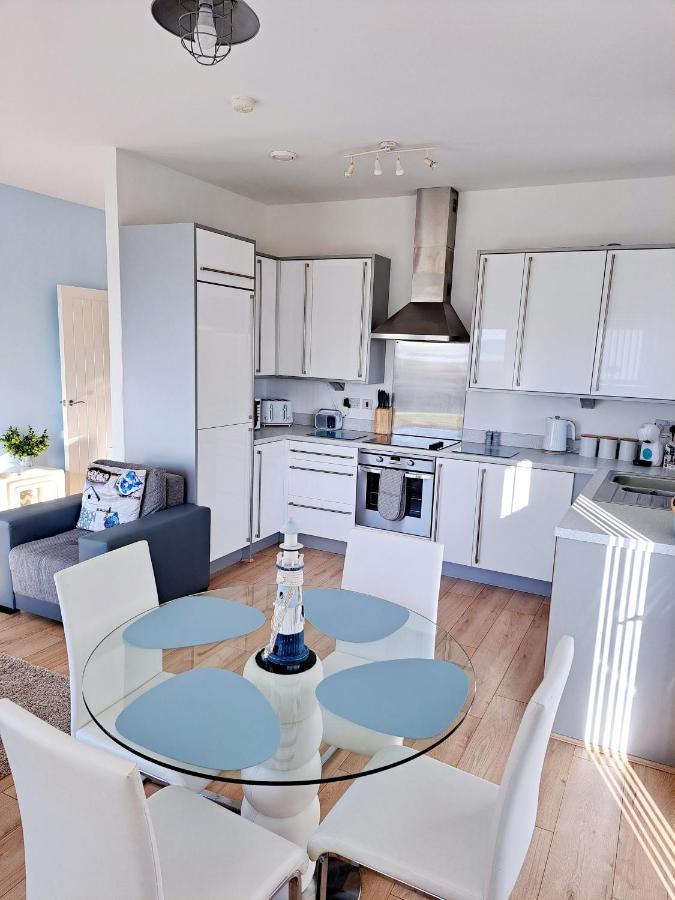 לאנלי Coastal Apartment With Beach On Your Doorstep! מראה חיצוני תמונה