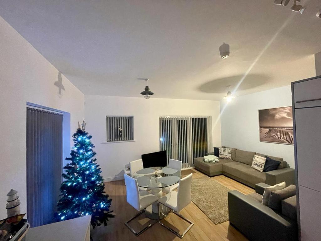 לאנלי Coastal Apartment With Beach On Your Doorstep! מראה חיצוני תמונה
