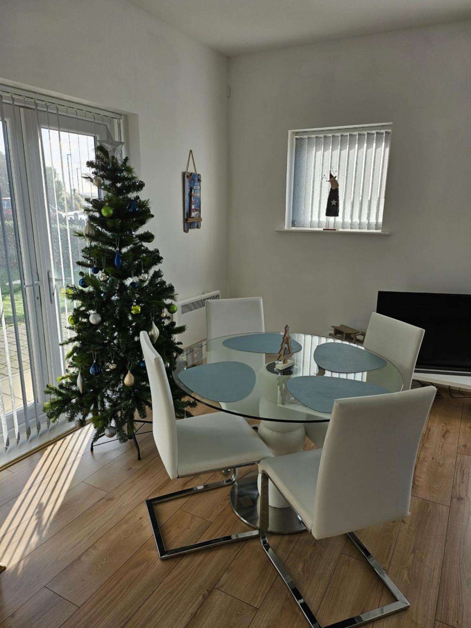 לאנלי Coastal Apartment With Beach On Your Doorstep! מראה חיצוני תמונה